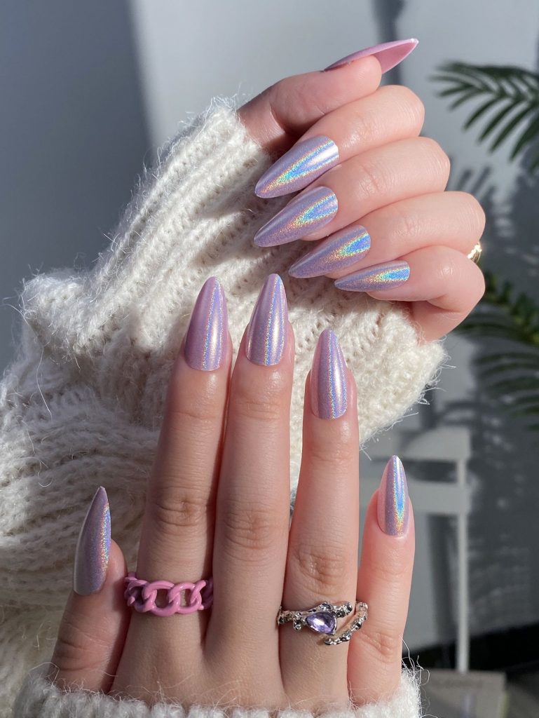 Almond Nails Chrome 21 Ideas: Přidání lesku a lesku do hry na nehty