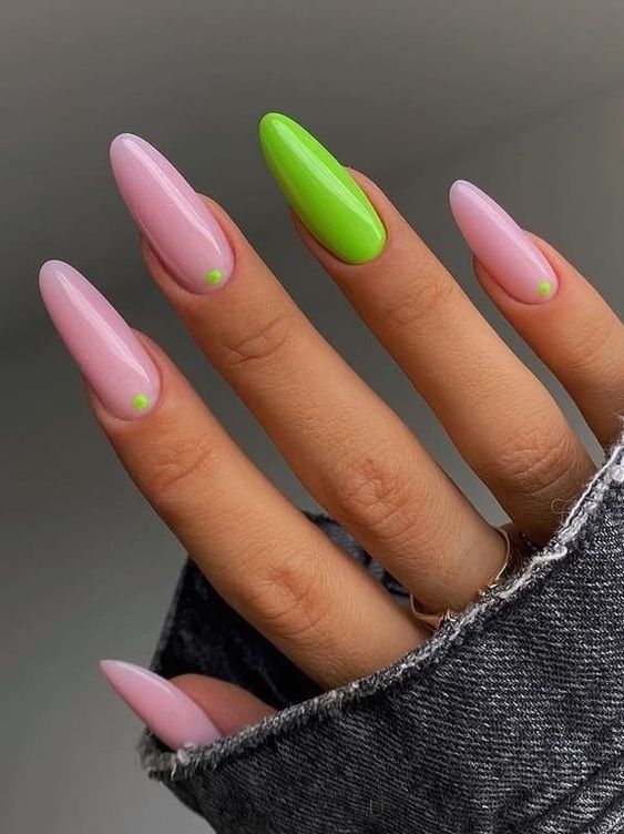 Neon Nails 22 nápadů: Elektrifikujte svůj vzhled oslnivým nail artem