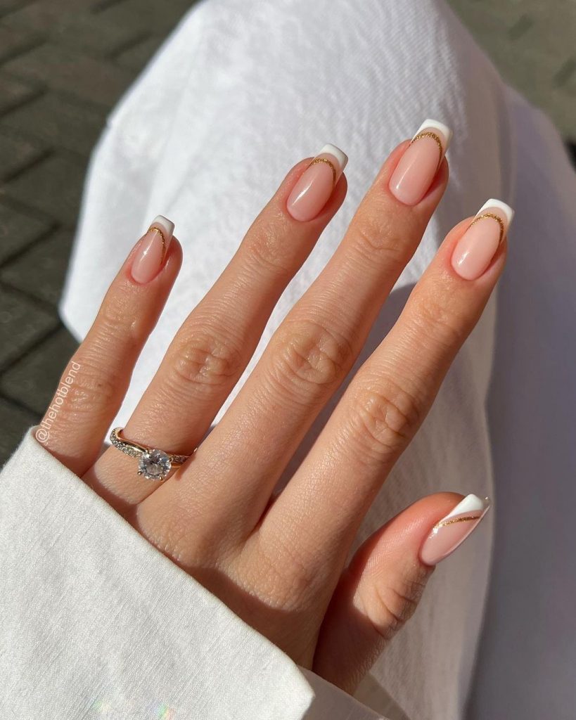 French Tip Nails 18 nápadů: Pozvedněte svou hru na nehty pomocí těchto stylových návrhů