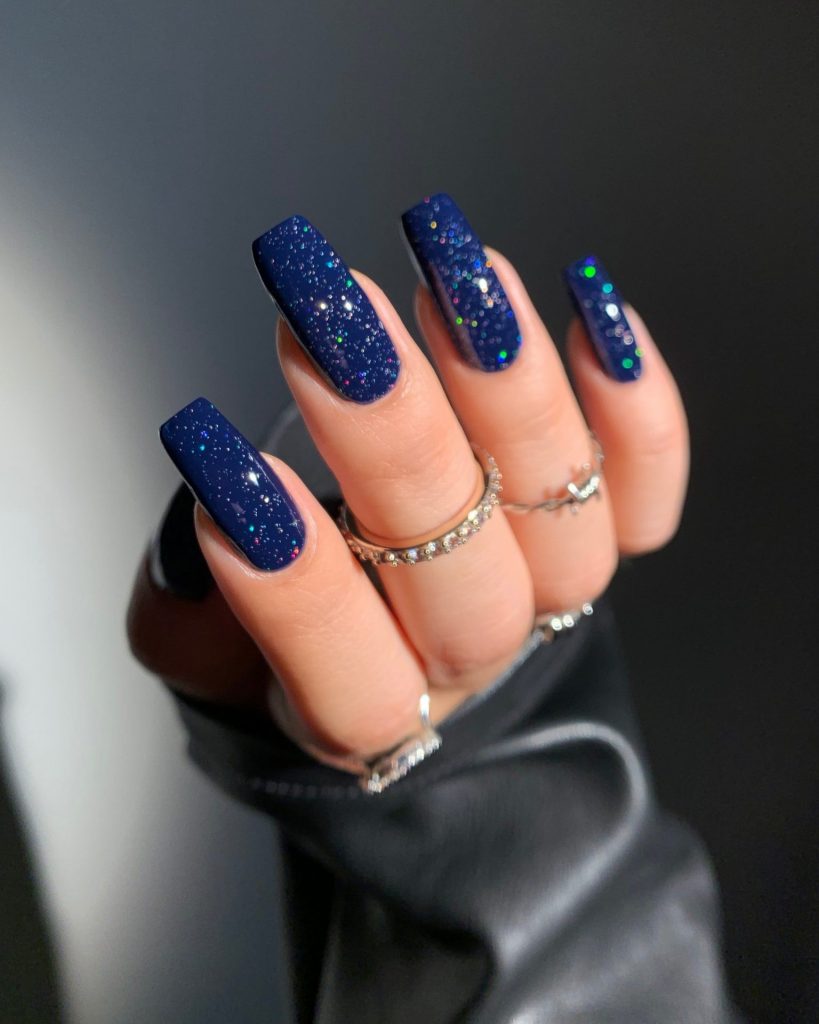 Blue Nails Acrylic 15 nápadů: Přijetí elegance a všestrannosti