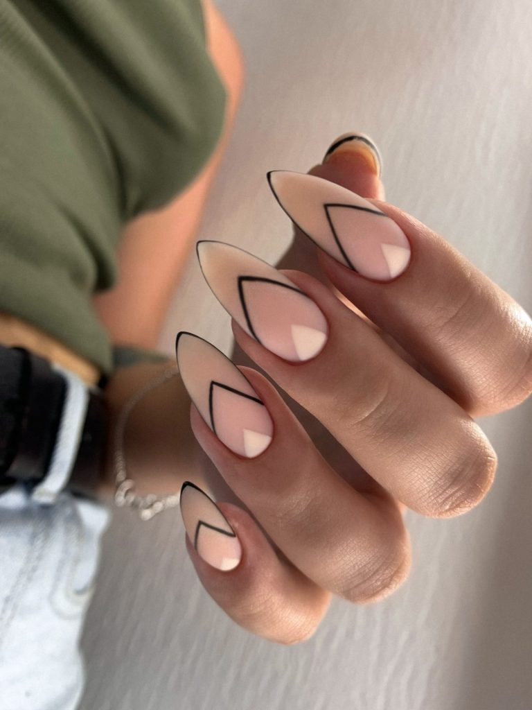 Nails Frances 24 nápadů: Zkoumání kreativních konceptů nail art