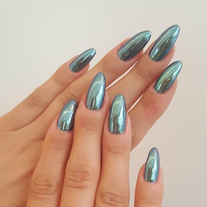 Almond Nails Chrome 21 Ideas: Přidání lesku a lesku do hry na nehty