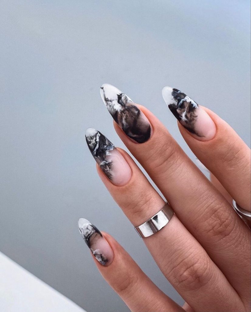 Black Nails Acrylic 20 nápadů: Přijměte odvážný a elegantní vzhled