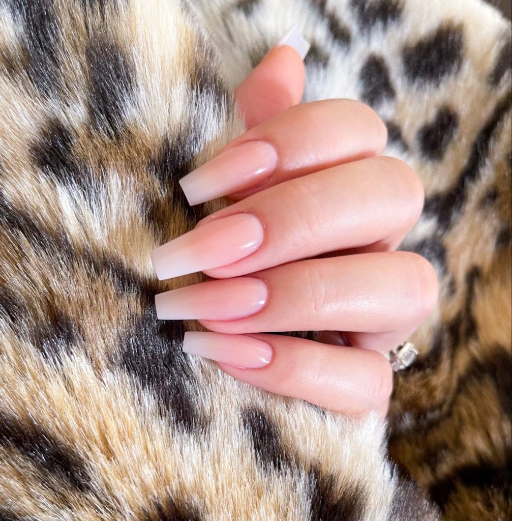 Ombre Coffin Nails 18 nápadů: Stylový a trendy trend nehtů