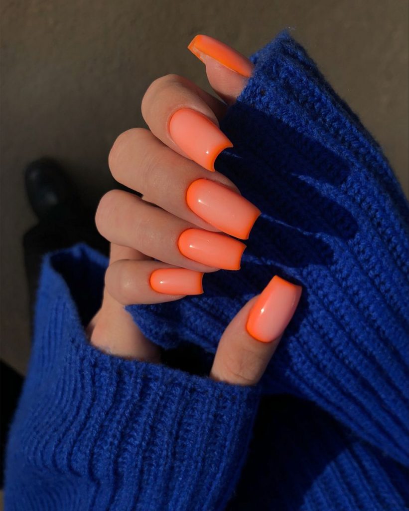 Orange Nails Acrylic 20 nápadů: Živé a trendy vzory nehtů