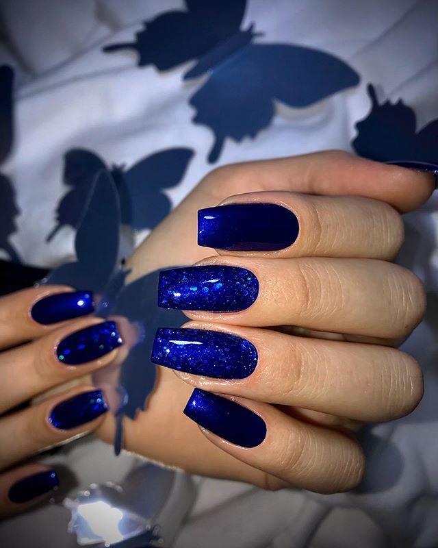 Blue Nails Acrylic 15 nápadů: Přijetí elegance a všestrannosti