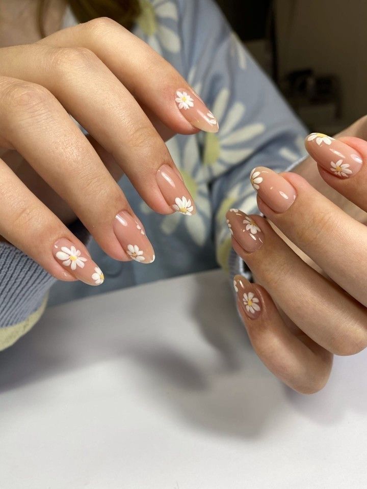 Flower Nail Art 16 Ideas: Blooming Trends for Creative Nail Enthusiasts