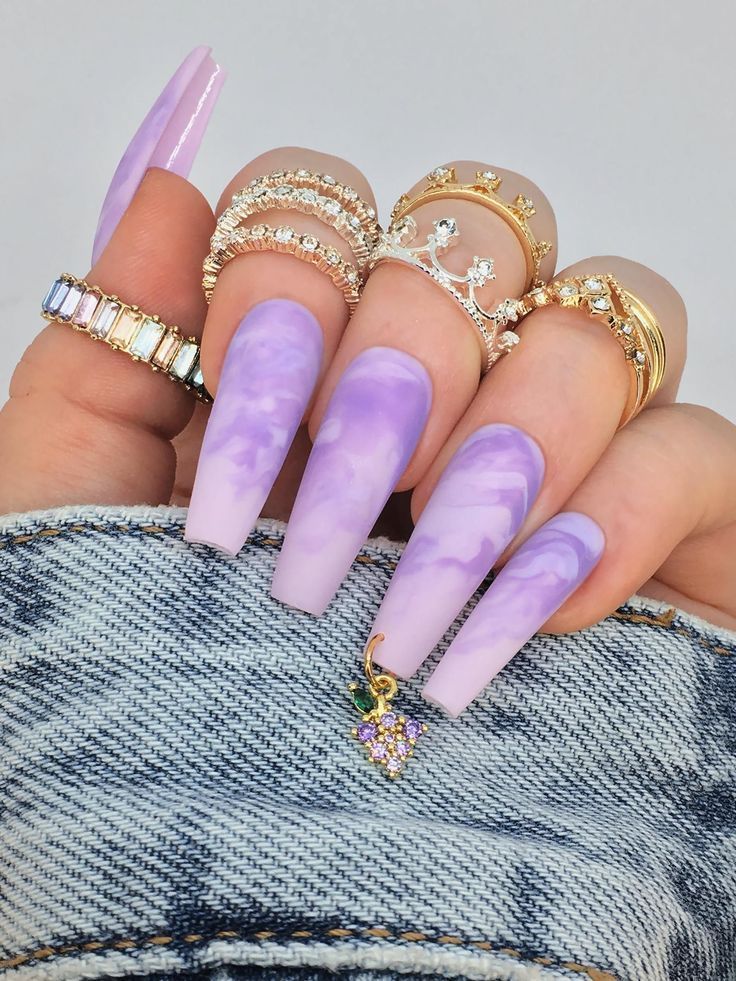 Purple Nails Acrylic 20 nápadů: Vylepšete svůj vzhled úžasnými odstíny