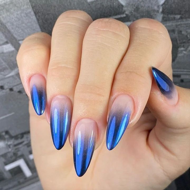 Almond Nails Chrome 21 Ideas: Přidání lesku a lesku do hry na nehty