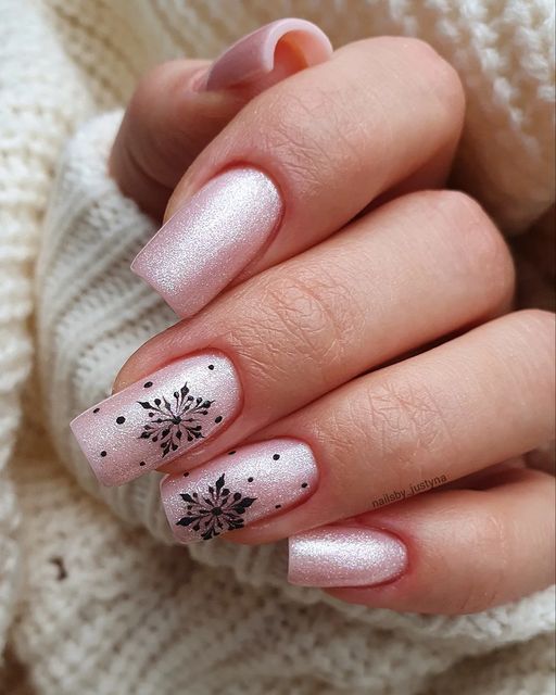 Winter Nail Art Snowflakes 2023 - 2024 18 nápadů
