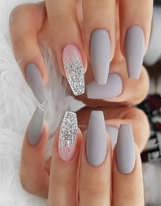 Winter Nails Coffin 2023-2024 16 nápadů: Přijměte chlad s elegantními trendy na nehty