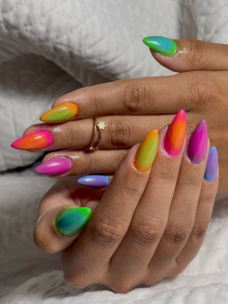 Winter Rainbow Nails 2023-2024 21 nápadů: Embrace the Vibrant Chill