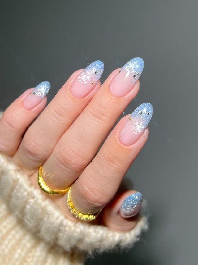 French Winter Nails Snowflake 2023-2024 16 nápadů: Embrace the Frosty Glamour