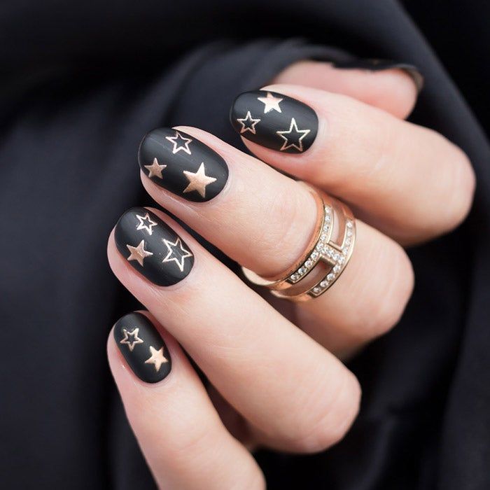 Edgy Winter Nails 2023-2024 20 nápadů: Stylově rozhýbejte svůj vzhled v chladném počasí