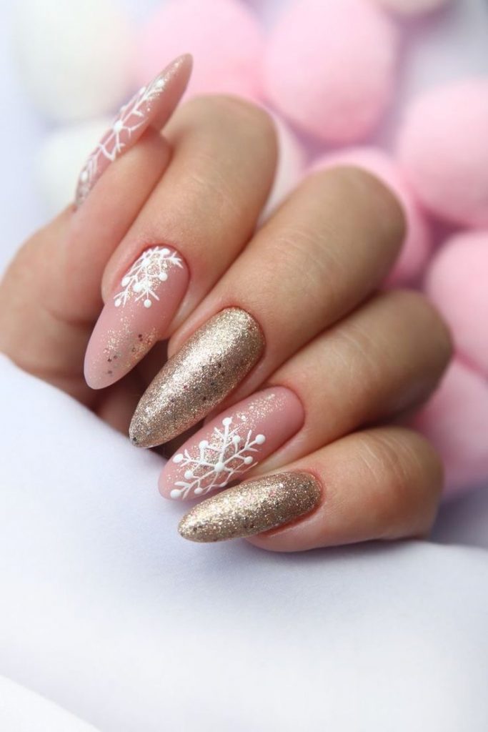 Winter Nail Art Snowflakes 2023 - 2024 18 nápadů