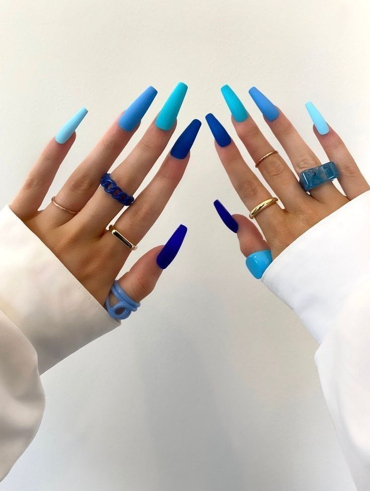 Winter Nails Coffin 2023-2024 16 nápadů: Přijměte chlad s elegantními trendy na nehty