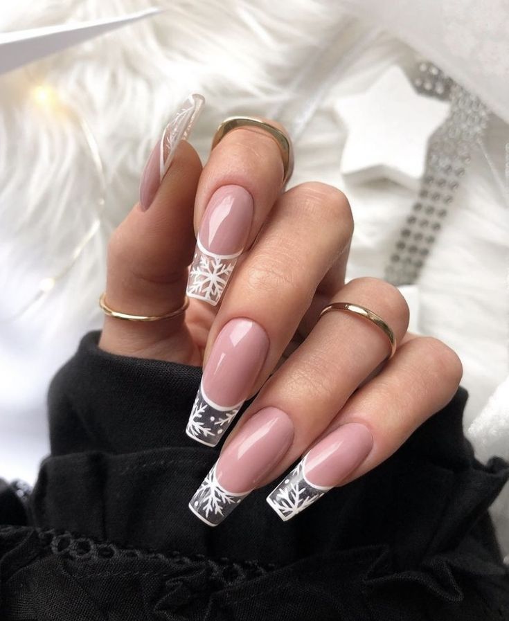 French Winter Nails Snowflake 2023-2024 16 nápadů: Embrace the Frosty Glamour