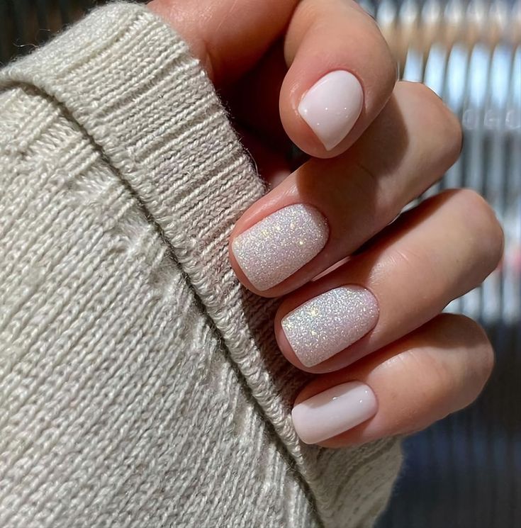 Winter Nails Acrylic Short 2023-2024 18 Ideas: Get Ready to Flaunt Your Chic Style!