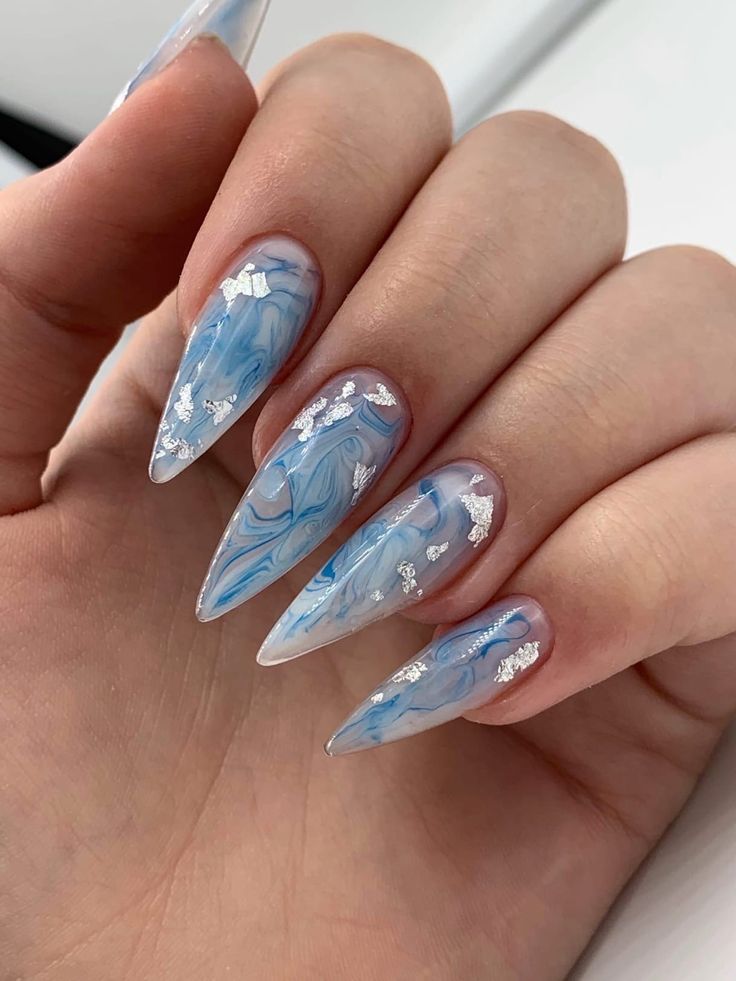 Edgy Winter Nails 2023-2024 20 nápadů: Stylově rozhýbejte svůj vzhled v chladném počasí