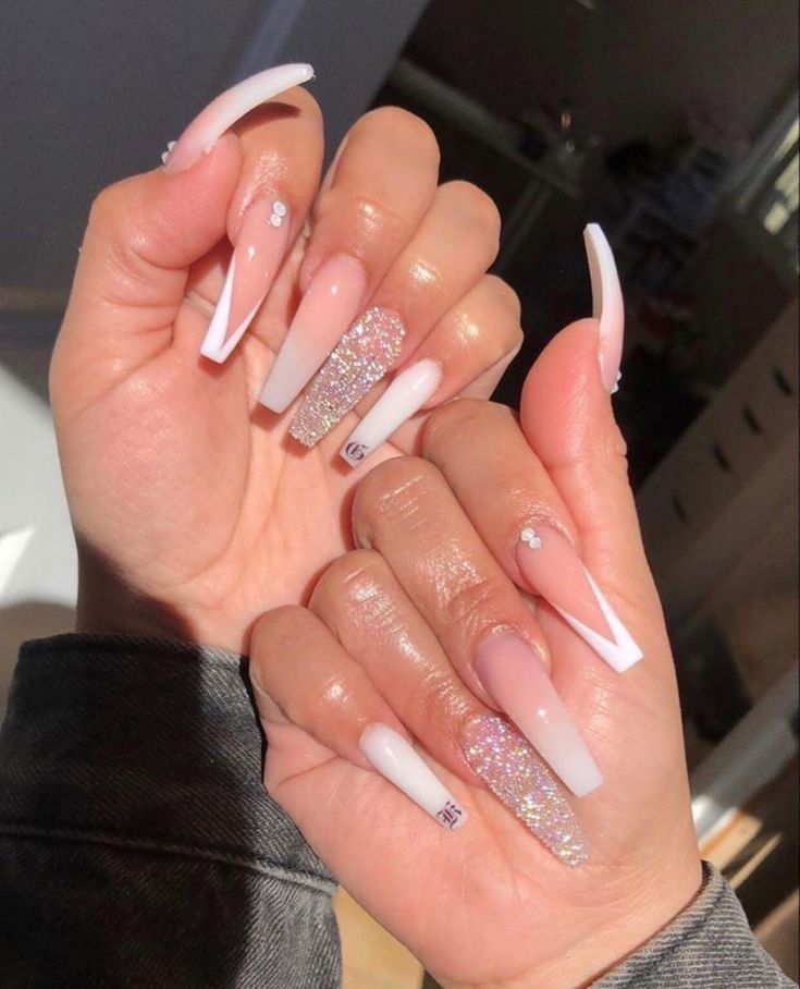 Winter Nails Coffin 2023-2024 16 nápadů: Přijměte chlad s elegantními trendy na nehty