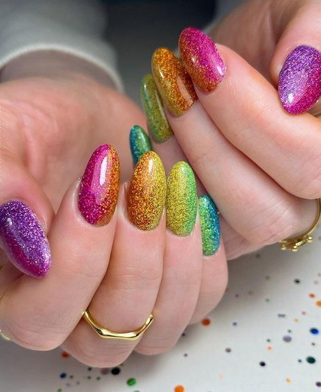 Winter Rainbow Nails 2023-2024 21 nápadů: Embrace the Vibrant Chill