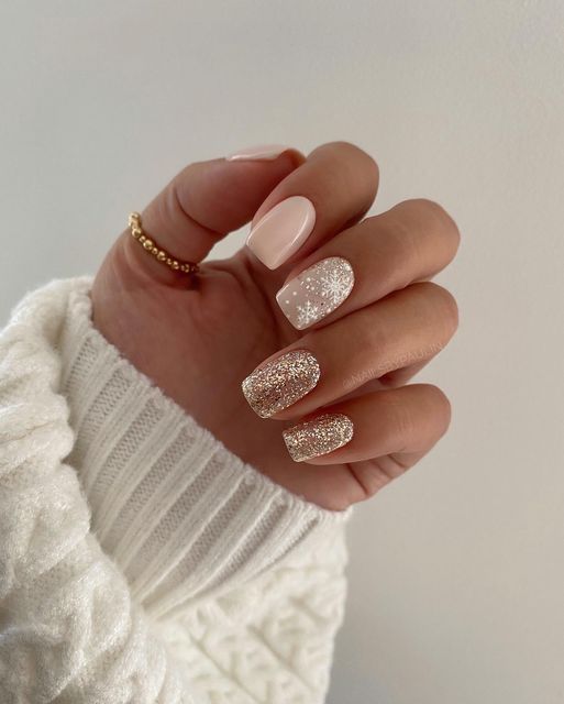 Nails Winter Natural 2023-2024 18 nápadů: Přijměte sezónu stylově