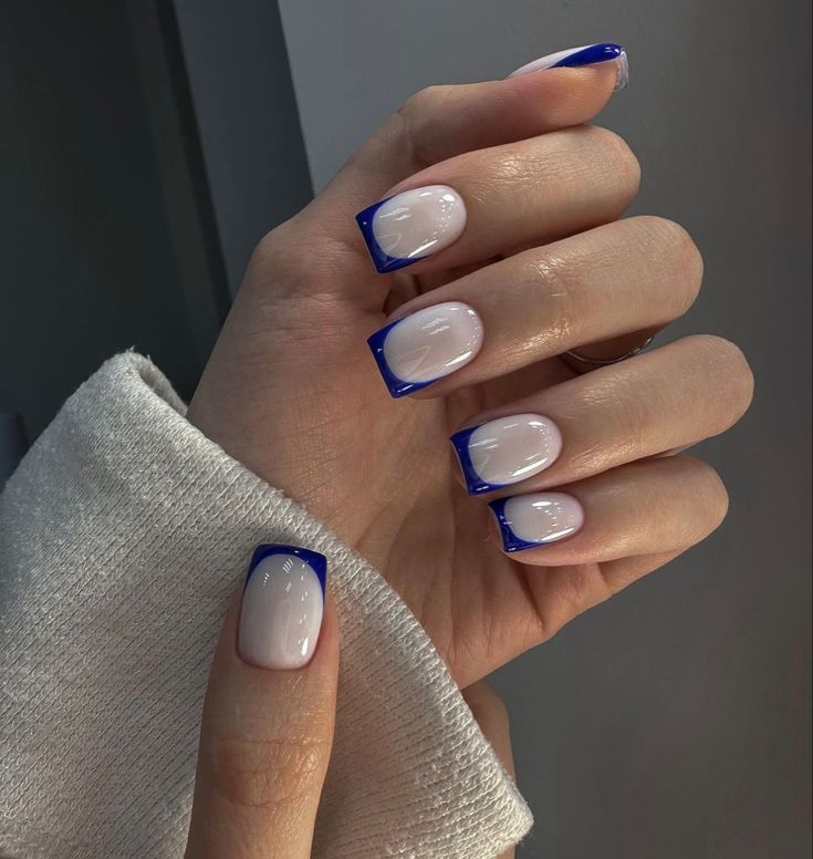 Winter Acrylic Short Nails 2023-2024 16 Ideas: Embrace the Season with Style