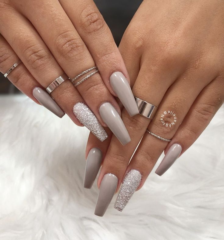 Winter Nails Coffin 2023-2024 16 nápadů: Přijměte chlad s elegantními trendy na nehty