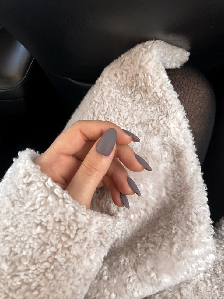 Round Nail Winter Colors 2023 - 2024 22 Ideas