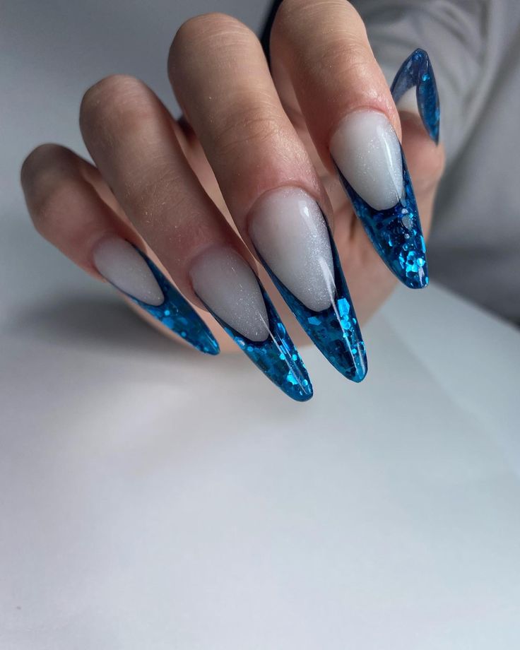 Edgy Winter Nails 2023-2024 20 nápadů: Stylově rozhýbejte svůj vzhled v chladném počasí