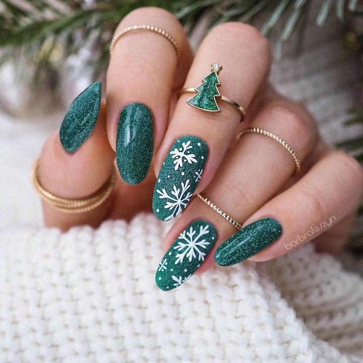 Nails Winter Natural 2023-2024 18 nápadů: Přijměte sezónu stylově