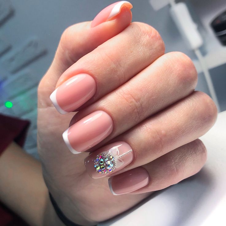 French Winter Nails Snowflake 2023-2024 16 nápadů: Embrace the Frosty Glamour