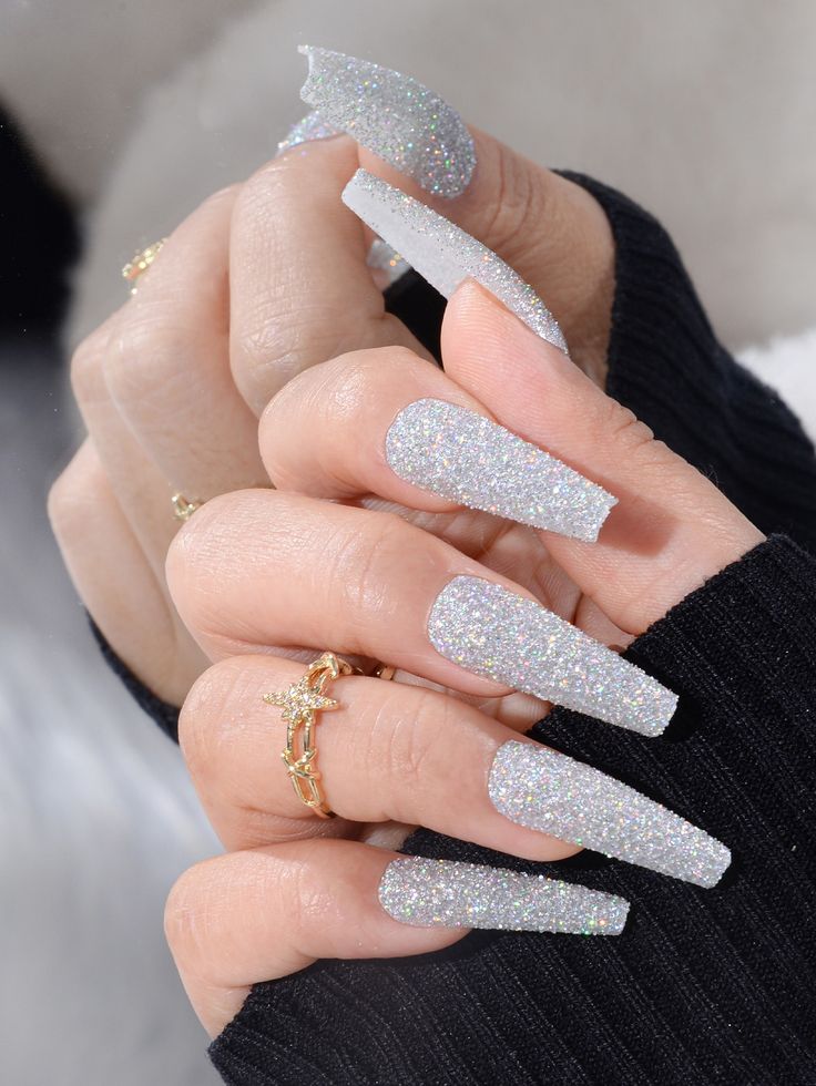 Winter Nails Coffin 2023-2024 16 nápadů: Přijměte chlad s elegantními trendy na nehty