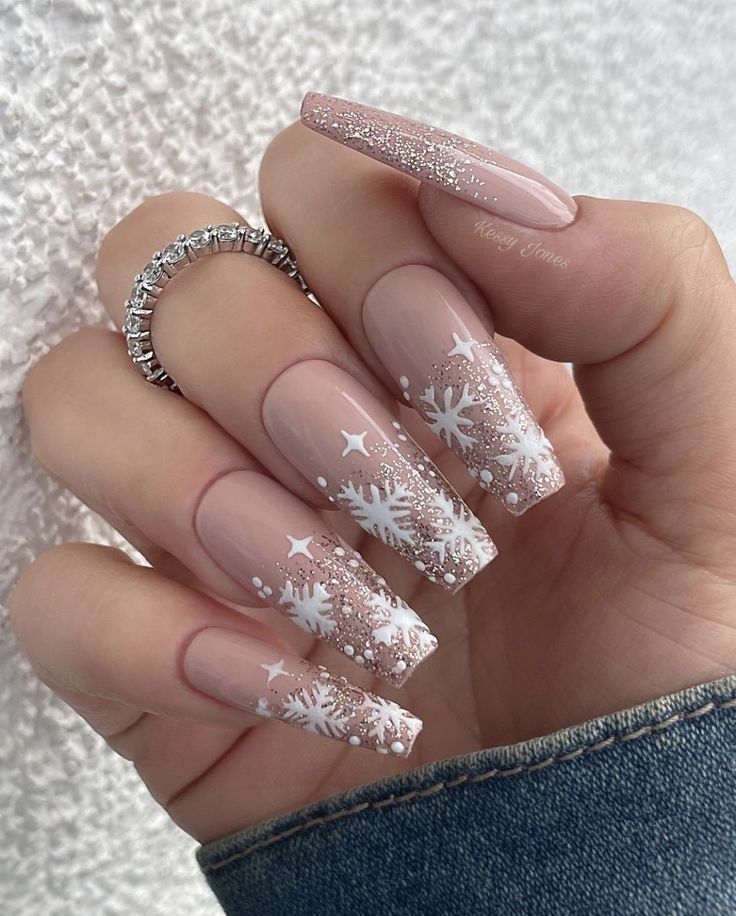 Winter Nails Coffin 2023-2024 16 nápadů: Přijměte chlad s elegantními trendy na nehty