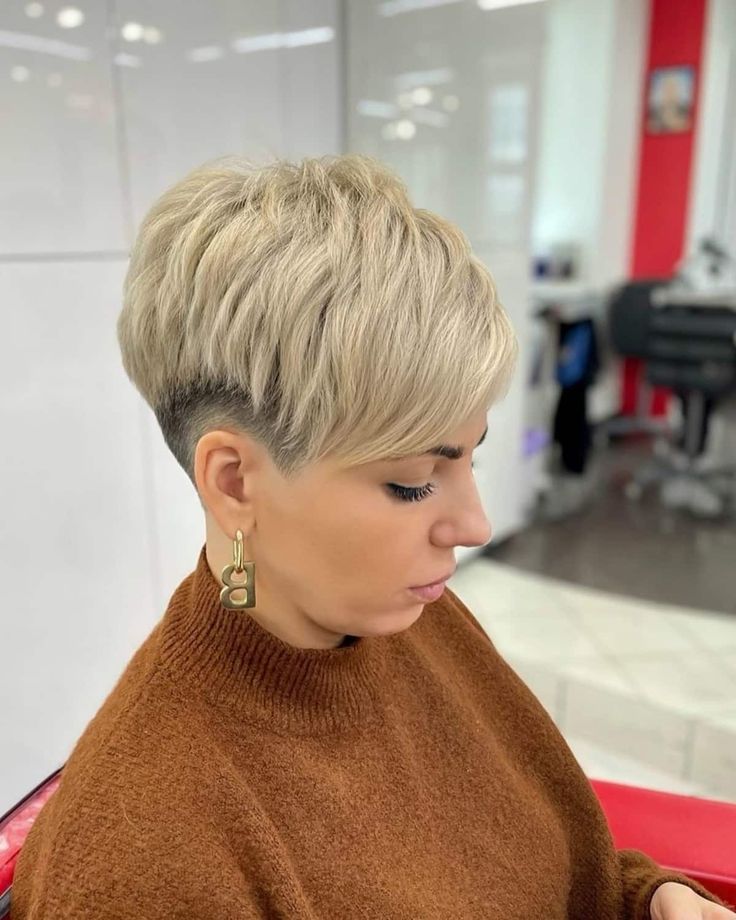 Pixie Haircut 2024 16 nápadů: Buďte napřed s delšími, krátkými a červenými styly