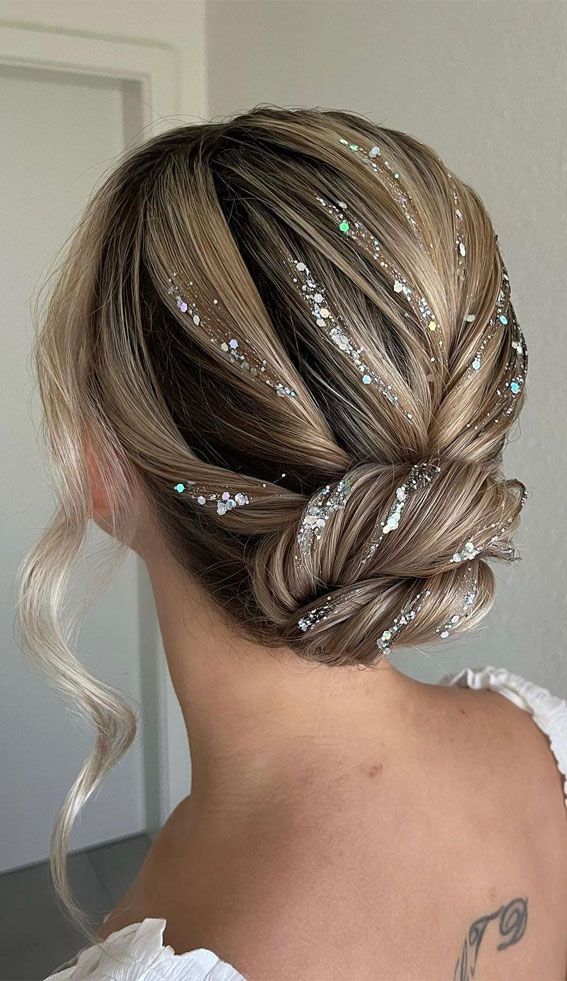 Christmas Hairstyles for Long Hair 2023 18 Ideas