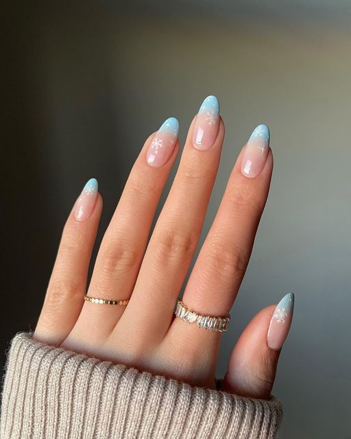 French Christmas Nails 2023 18 Ideas: Glam Up Your Holidays