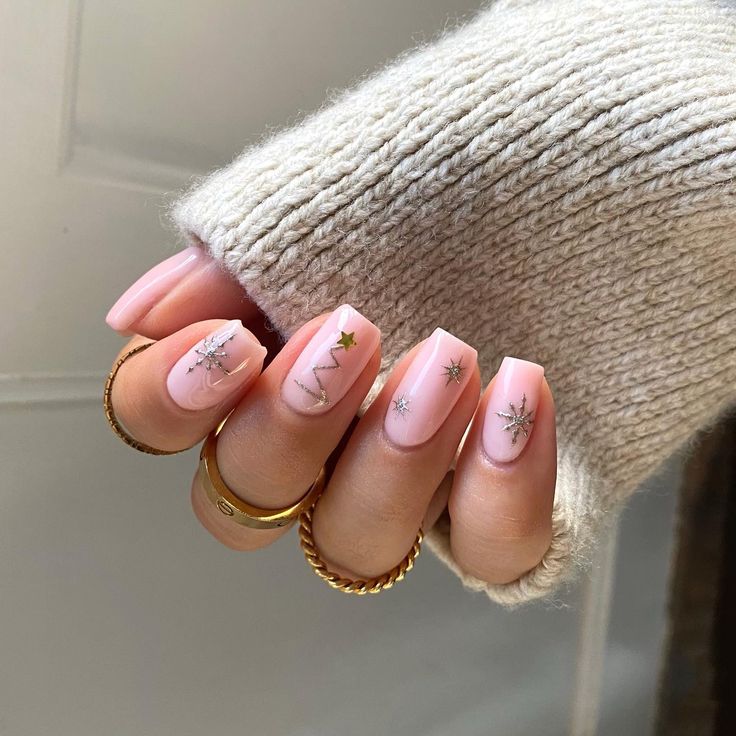 Christmas Nail Art 2023 21 Ideas: A Trending Style Guide