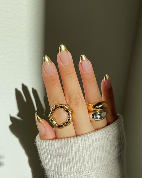 Nail the Winter Look: Glamorous Gold Nail 16 Ideas for 2023-2024