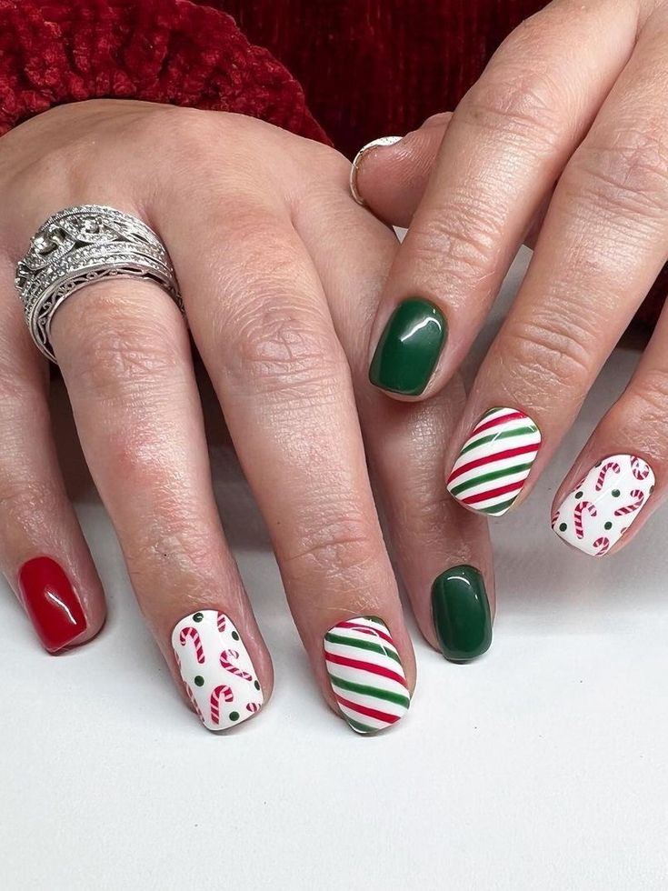 Short Christmas Nails 2023 16 Ideas: Festive and Trendy Nail Designs