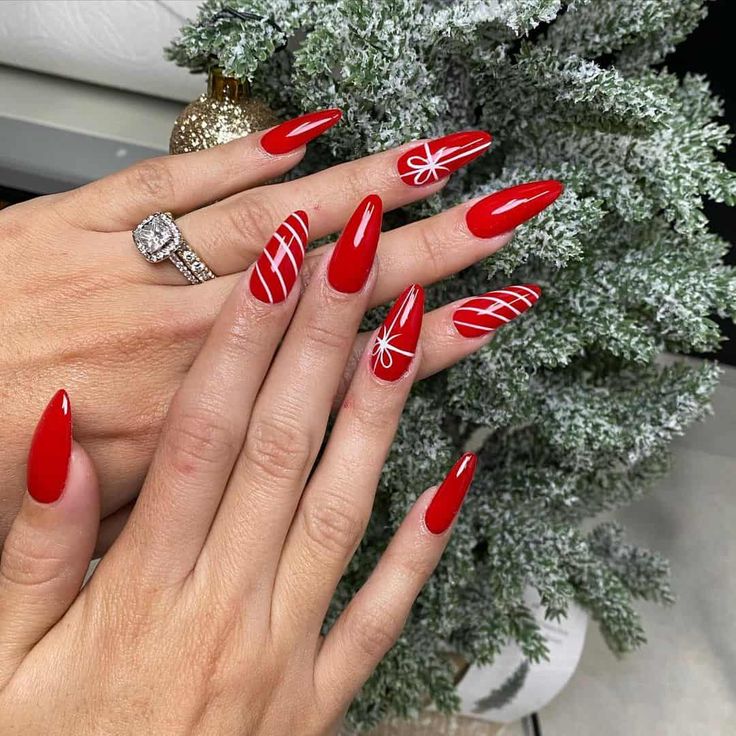 Round Christmas Nails 2023 20 Ideas