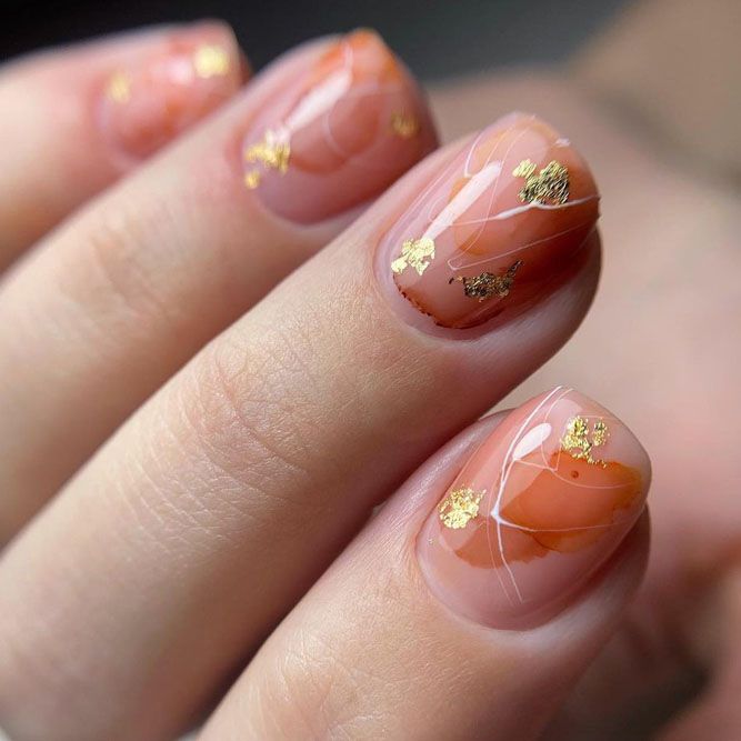 Short Gold Nail Designs for 2024 21 Ideas: NYE and Christmas New Trendsetters