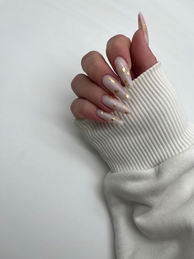 Nail the Winter Look: Glamorous Gold Nail 16 Ideas for 2023-2024