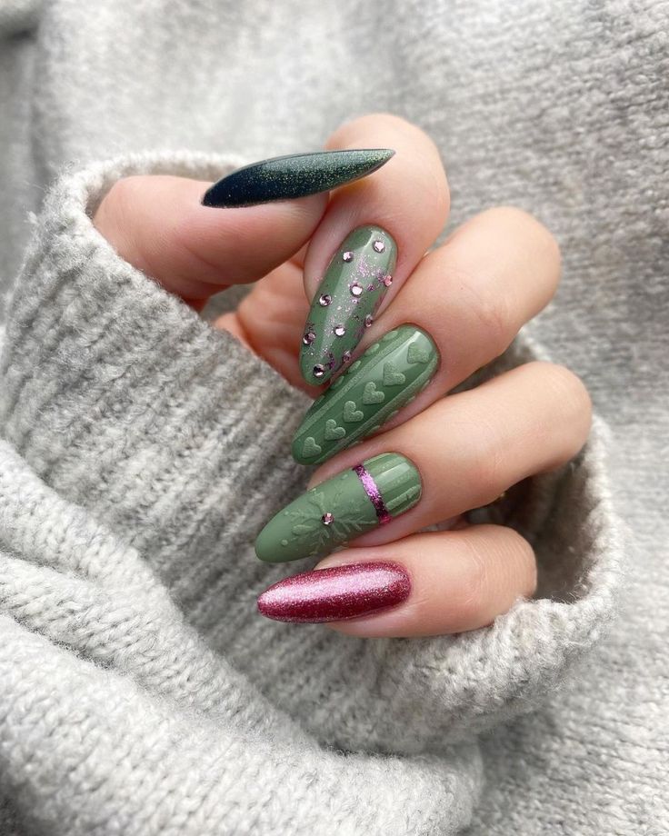 Christmas Nail Art 2023 21 Ideas: A Trending Style Guide