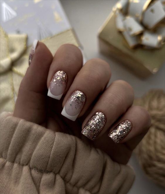 Nail the Winter Look: Glamorous Gold Nail 16 nápadů pro roky 2023–2024