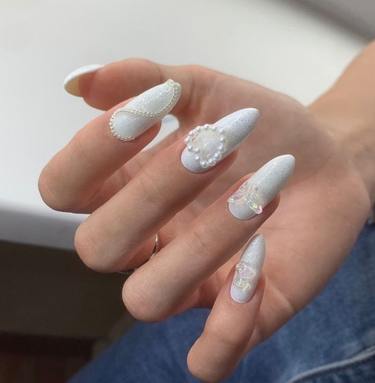 Almond Christmas Nails 2023 22 Ideas: Festive Designs for Winter Beauty