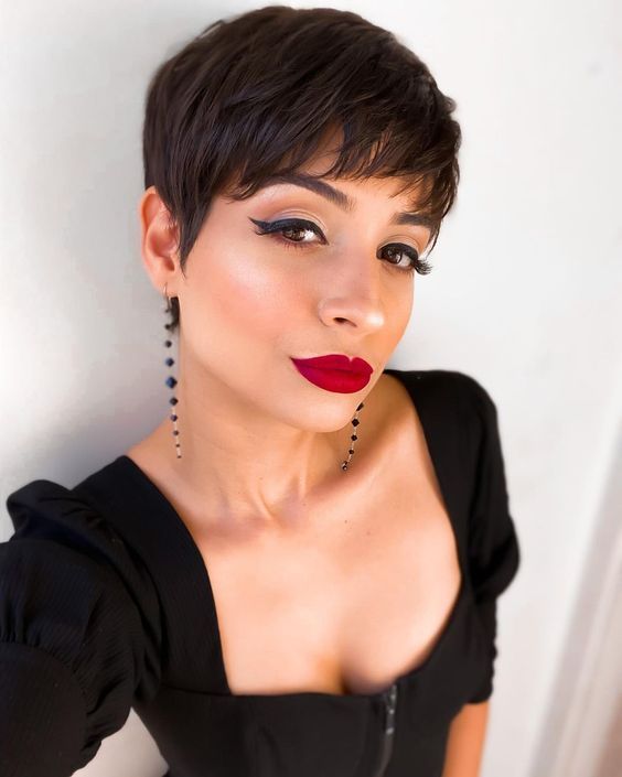 Pixie Bob Haircut 2024 18 nápadů: Krátké, dlouhé, vlnité, kudrnaté styly pro kulaté tváře