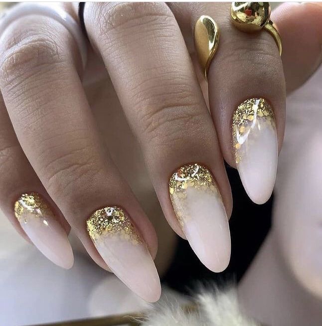 Nail the Winter Look: Glamorous Gold Nail 16 nápadů pro roky 2023–2024