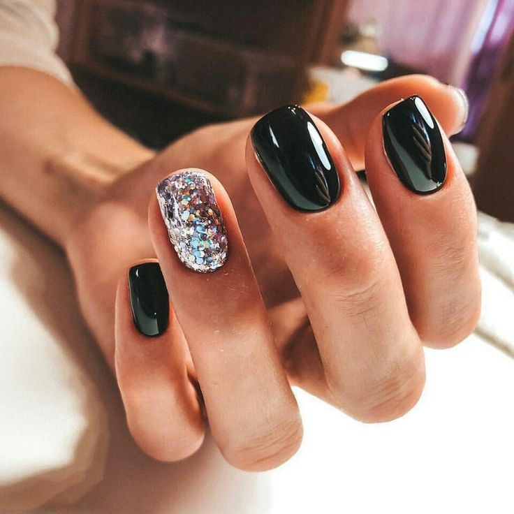 Short New Year's Nails: Black 2024 Designs & Trendy 16 Ideas