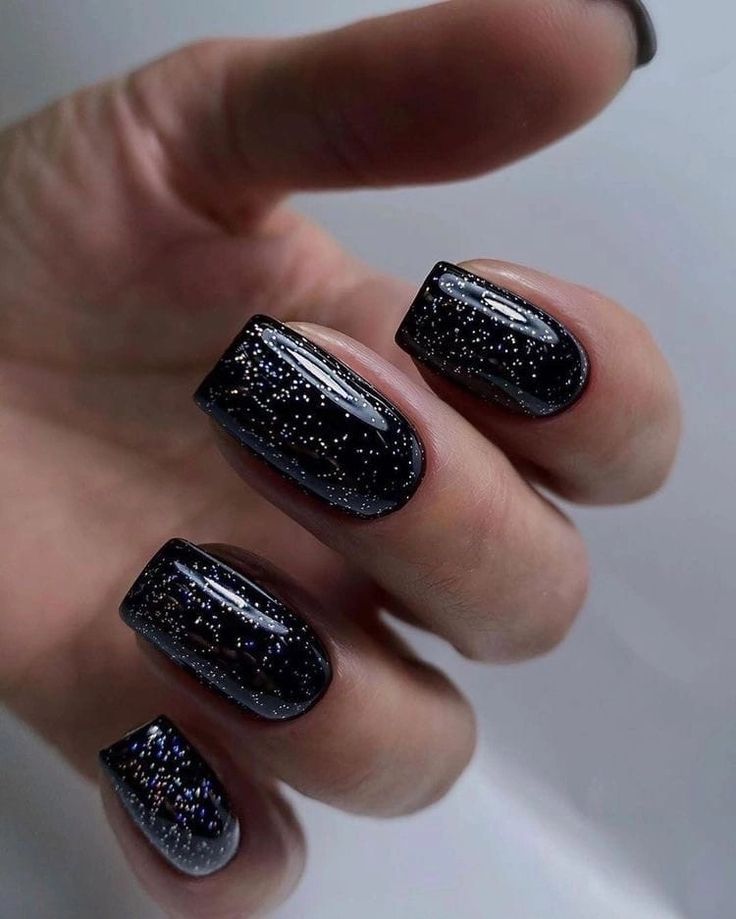 New Year Nails 2024 18 Ideas: Trendy Designs, Almond Shapes, and Sparkling Glitter